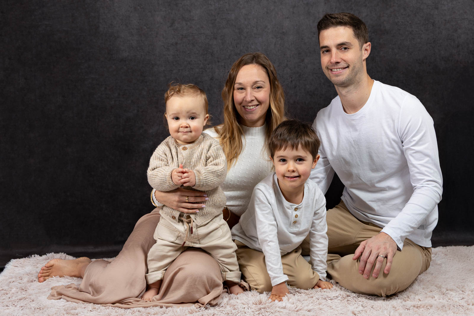 Photo de famille en studio à Lahitte — Carole Millet Studio