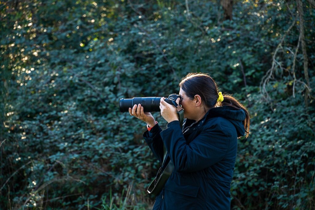 Carole Millet, photographe en pleine action à Auch dans le Gers